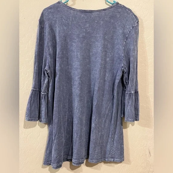 JESS & JANE Tunic Top Blue Mineral Wash Floral Graphic Bell Sleeve-Size XL - Picture 4 of 4